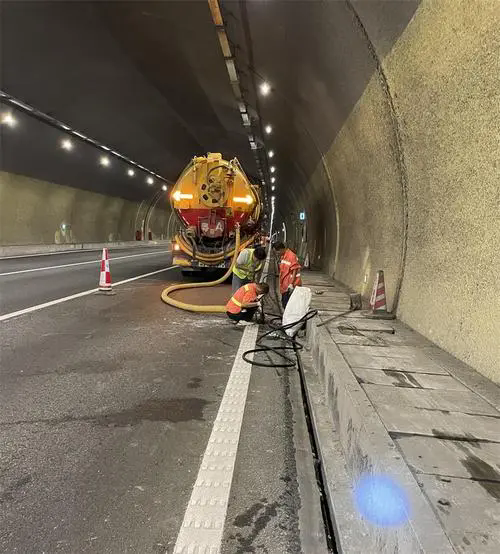 平桂隧道排水渠清淤